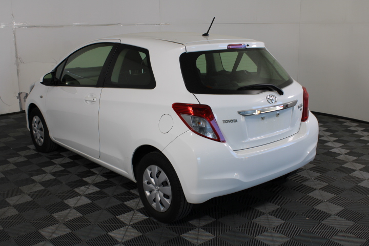 JW Pet Treat Tower Small, Multicolor.