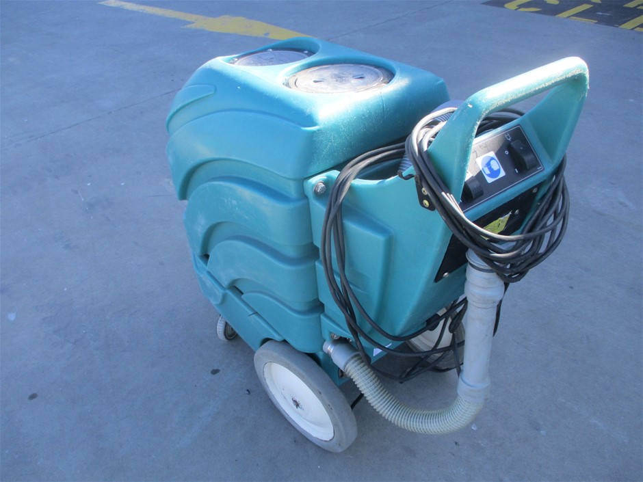 1/100 Scottdale x 2, 1 gram Valcumbi silver bars x 2 & 1 Kilo Copper Bar