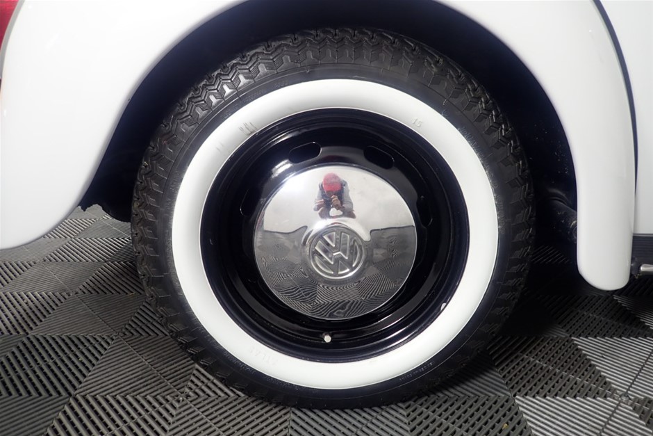 Circle of Friends Pink Moscato Slimline Cans NV (24x 250mL) Limestone Coast