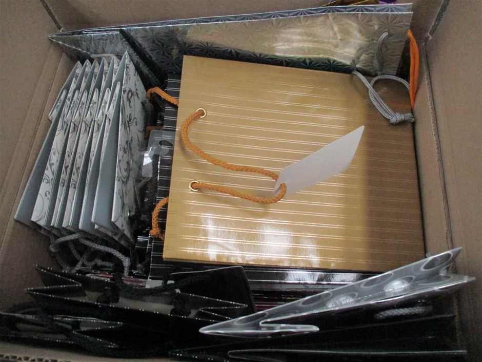 SIGNATURE Black Polarized Crystal Smoke Grey Sunglasses, KS17 M49. NB: Dama