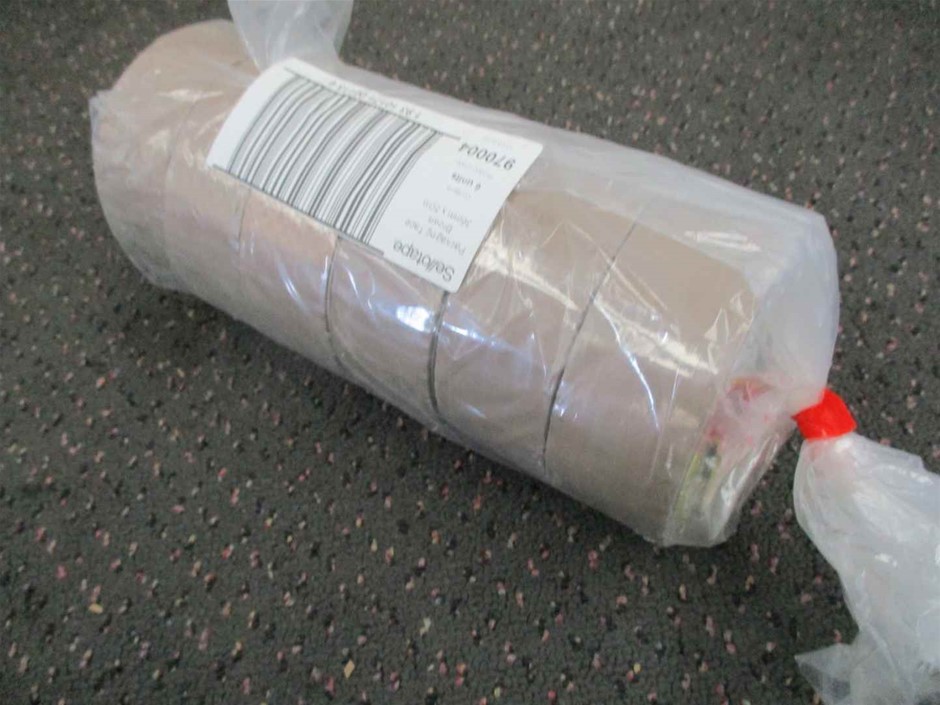 TOMMY BAHAMA 2pk Colossal Pillow, Yellow Green. NB: Not in original packagi