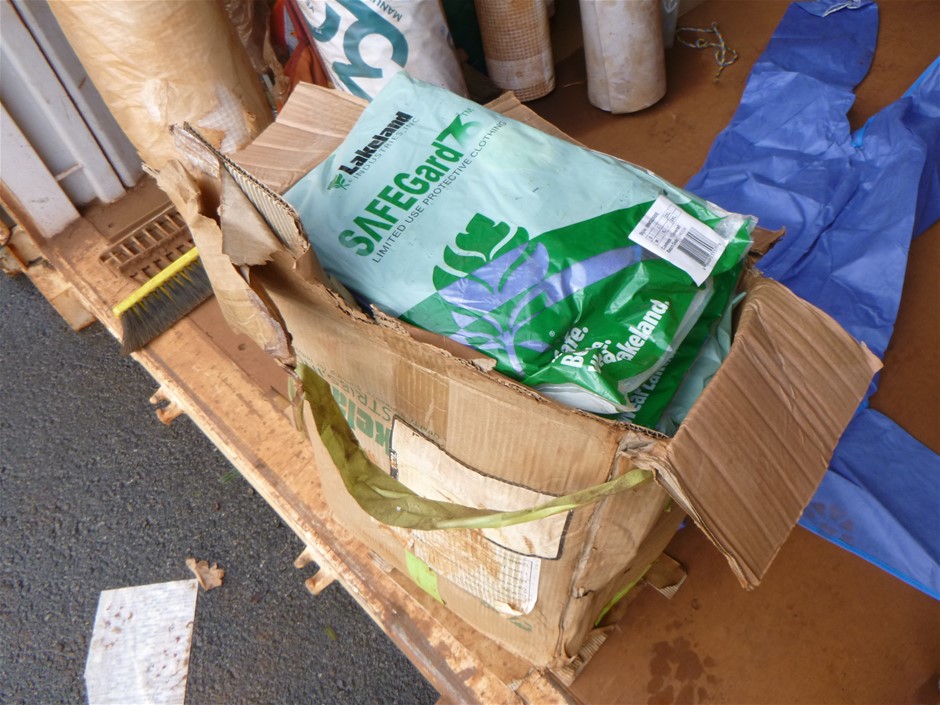 2 x Bag of 50pc NESTLE Kitkat Bulk Pack, 700g. NB: Damaged packaging & appr