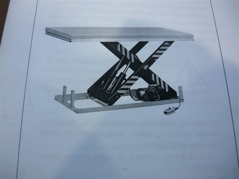 REDCON1 Total War Pre-Workout, 30 Servings, 441g, Strawberry Mango. EXP: 29