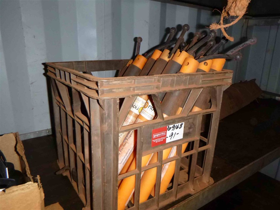 DELONGHI Tower Fan 3 Speed With Remote Control, White, Model DETF115. NB: S