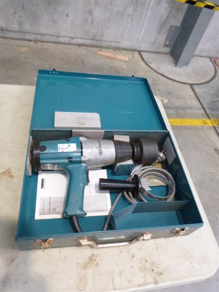 NOSTALGIA Taco Tuesday 10-Inch Tortilla Chip & Salsa Bowl, Perfect for Pota