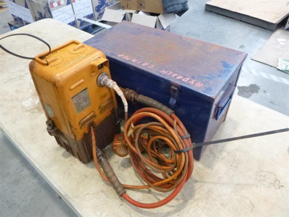 TP-Link 300 Mbps LTE-Advanced Mobile Wi-Fi, Wireless, 3000 mAh Battery, Up