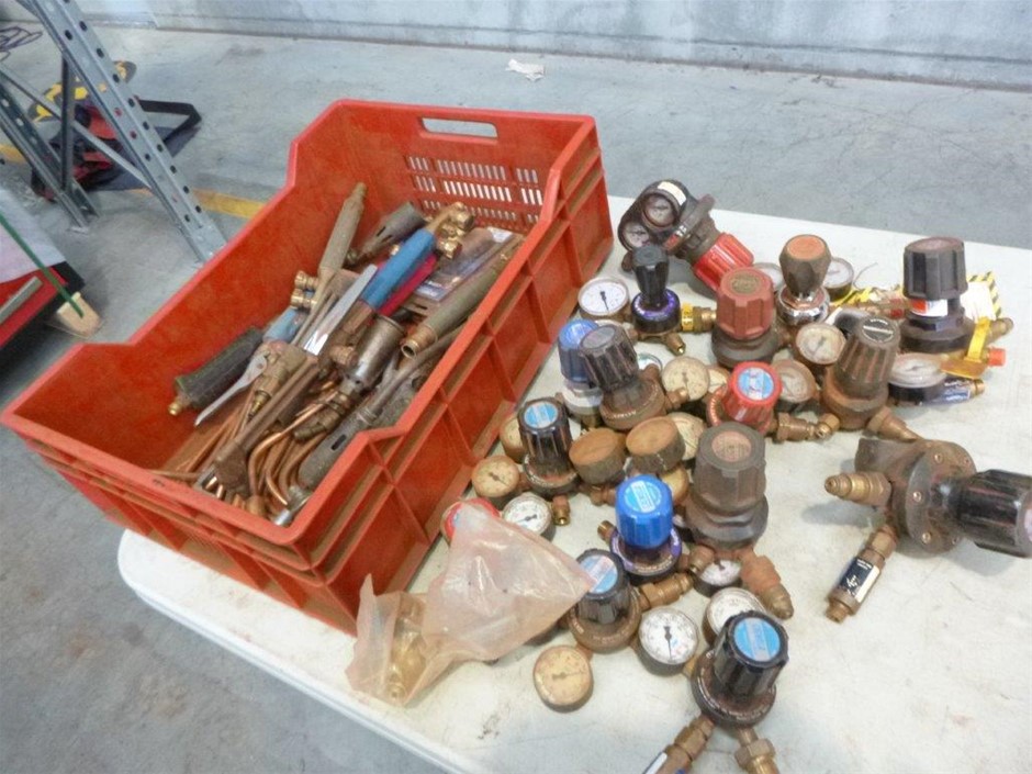 2 x ENERGIZER AA Batteries, Max Alkaline, 30 Pack. NB: Damaged Packaging