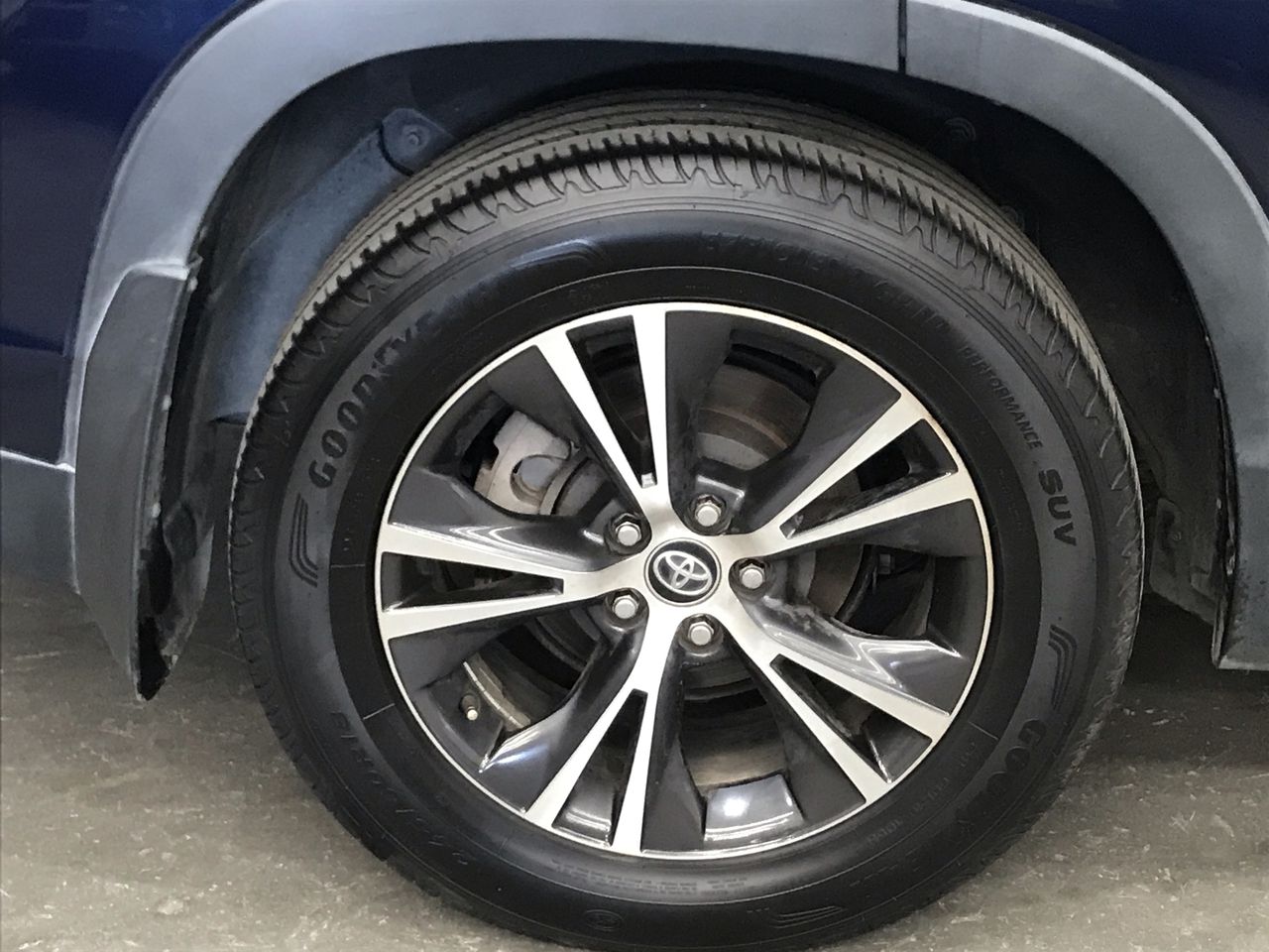 By The Vineyard Mixed Pack Pinot Grigio & Chardonnay (12x 750mL). SEA.