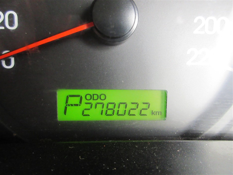 8 Pairs x CHAMPION Men's Quarter Crew Socks, Size 11-14, Cotton, White (WIT