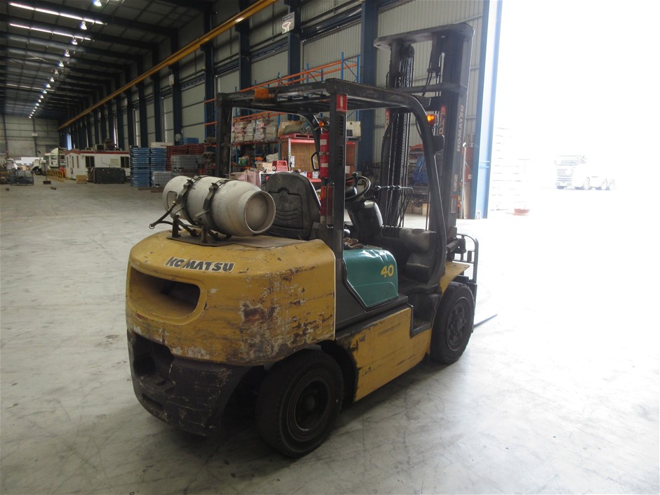 SIGNATURE Mens Premium Golf Left Gloves, Medium, 4 Pack. NB: Damaged packag