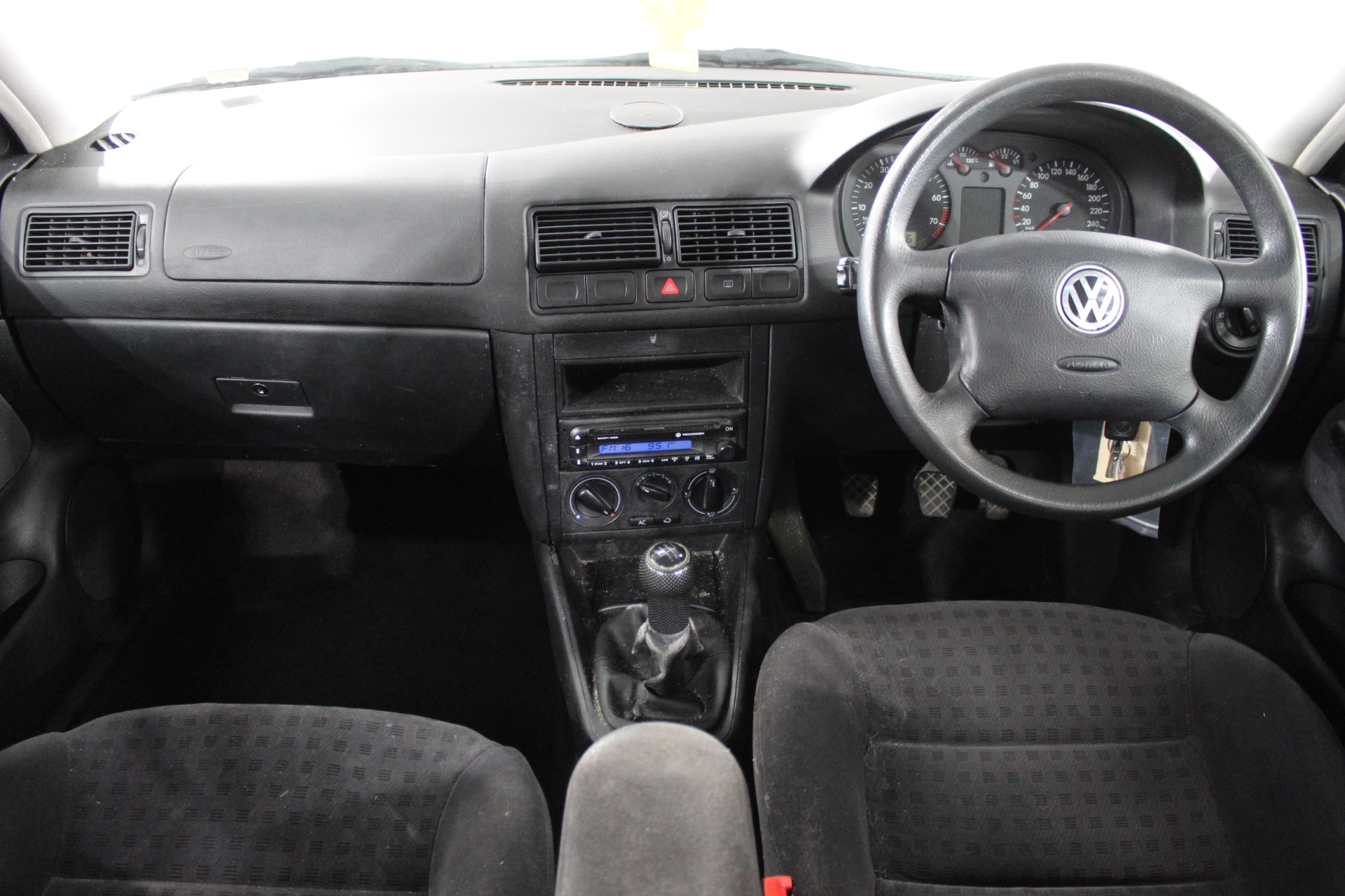 <p>Men’s Portable Toilet 2.4M x 2.4M</p>