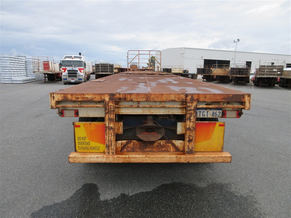 <p>Crommelins Concrete Trowel</p>