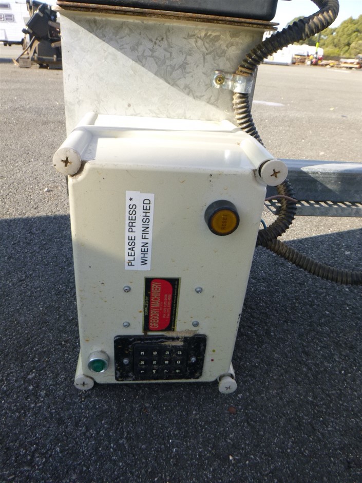 <p>1 x 1 Man Post Hole Digger</p>