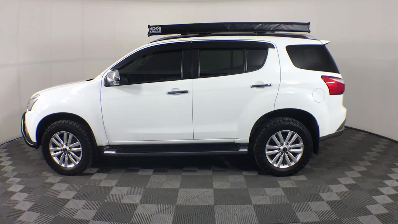 39 carats OPAL Doublet Gemstones