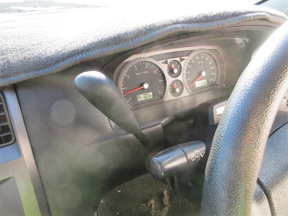 7-8mm White Pearls & Gold Plated Rhinestone Stretch Bracelet.