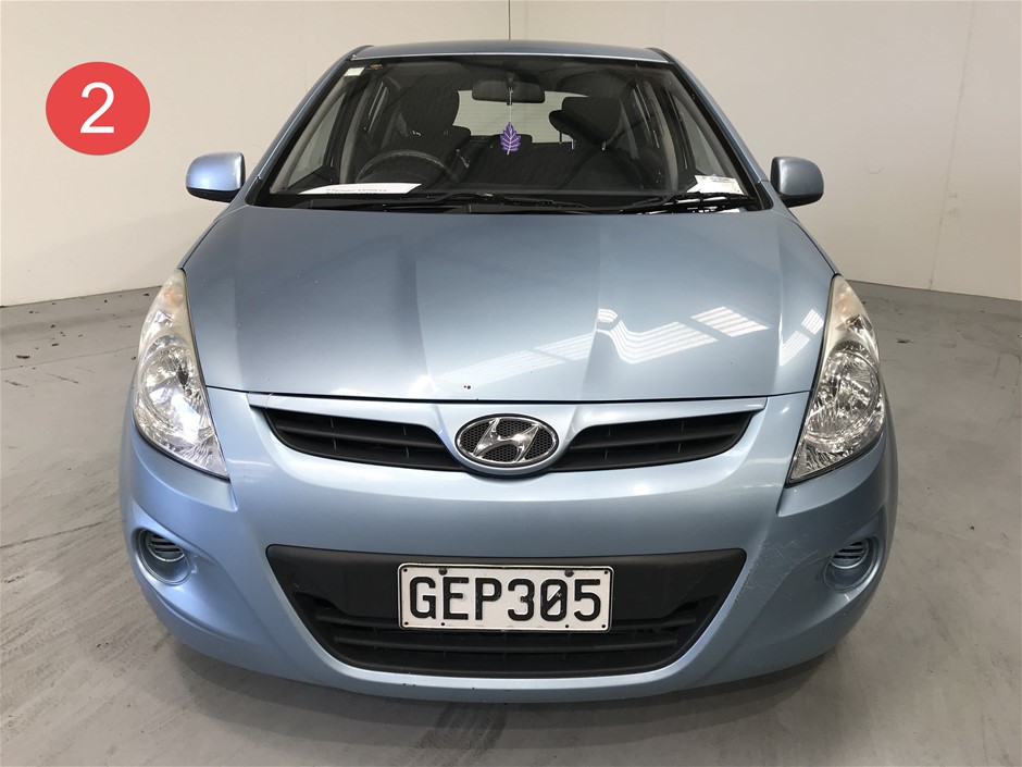 Designer Minimalist Round Eternity Necklace in Silver