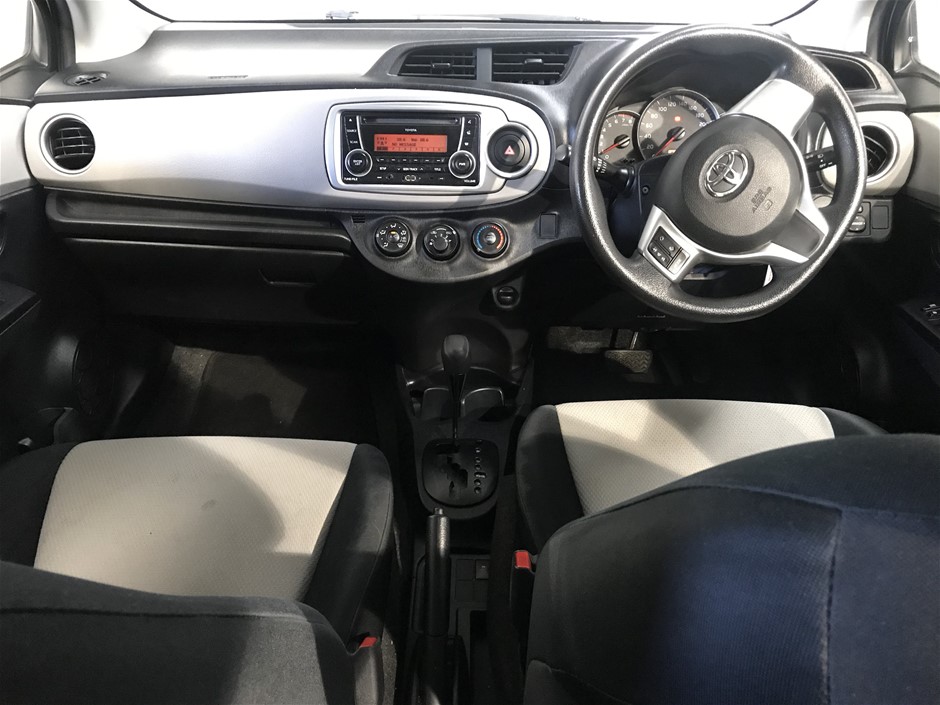 NUTRIBULLET Portable Blender, that mixes smoothies, protein shakes, party d