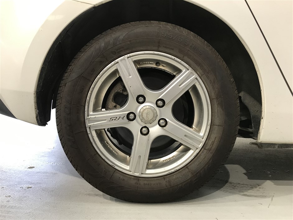 CASUAL LIVING Lap Desk w/ Removable Knit Cover.