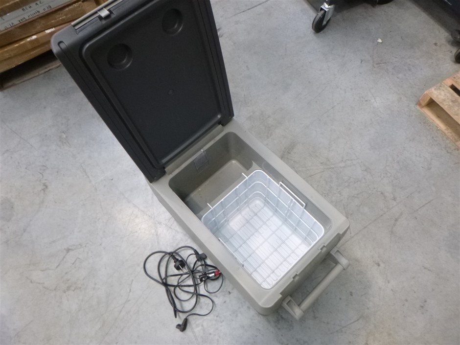 Baby Doll Sparkling Rose NV (6x 750mL), NZ.