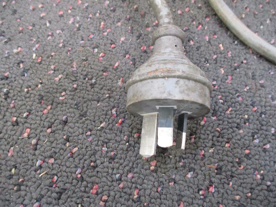 DeWalt DC010-XE Mixed Model Worksite Radio (Lot of 2)