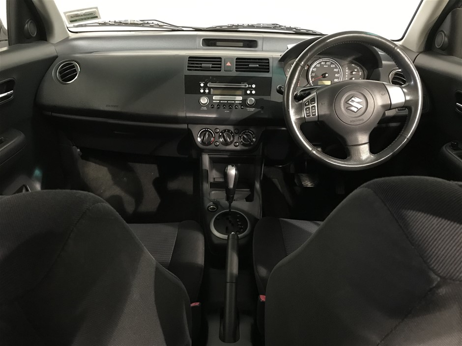 Vintec V30SGMe 30 Bottle Wine Cabinet Glass Door