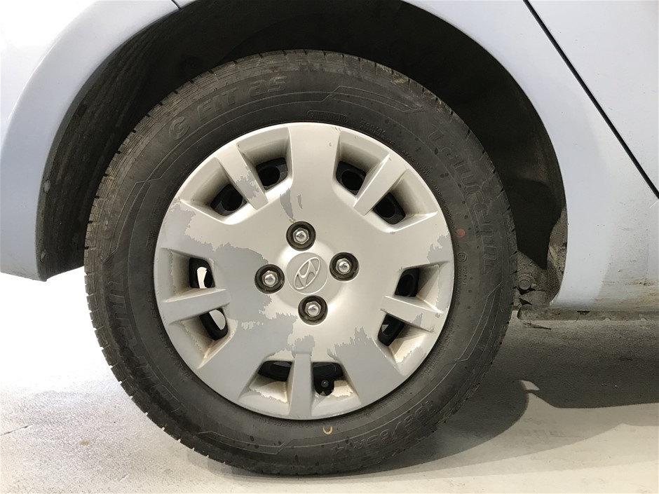 1/100 Scottdale x 2, 1 gram Valcumbi silver bars x 2 & 1 Kilo Copper Bar