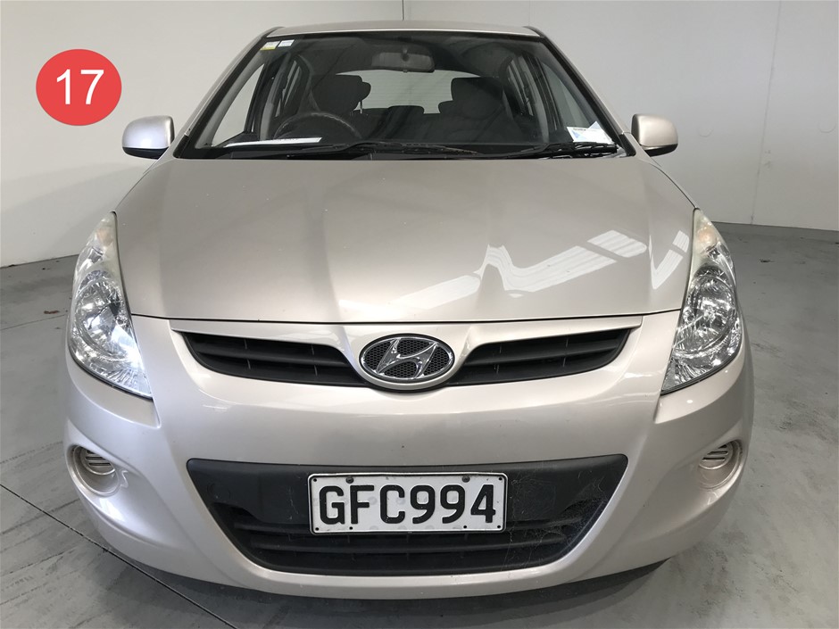 0.07 Carat round 2 white diamond