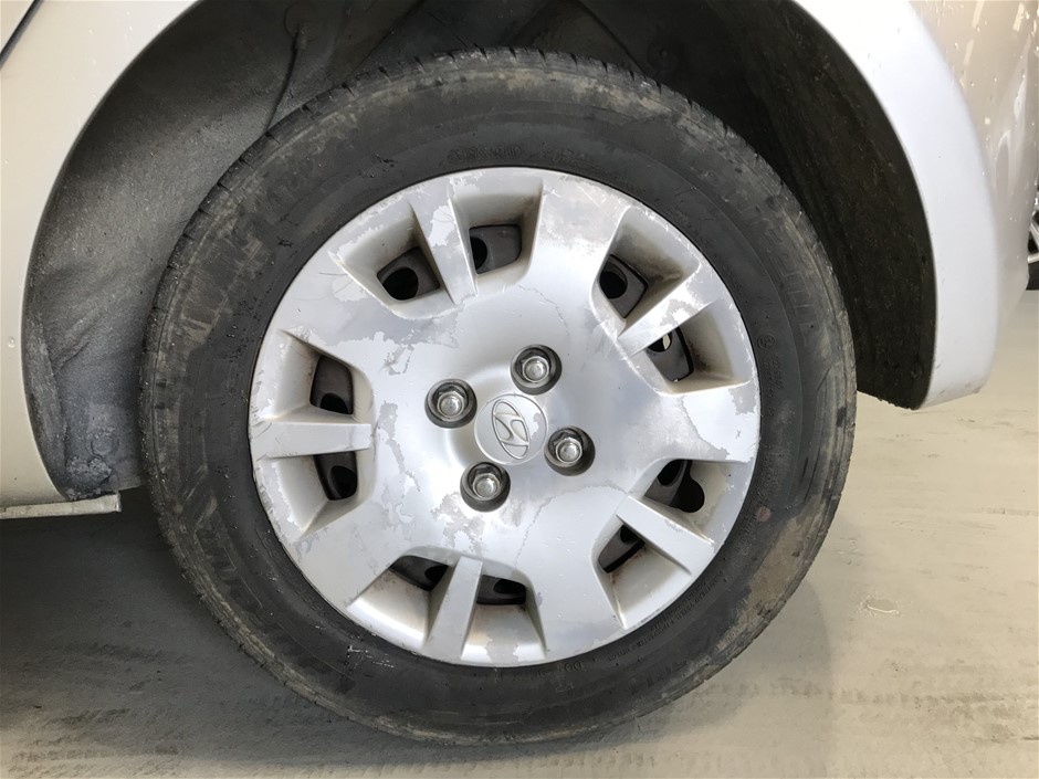 0.04 white baggette diamond