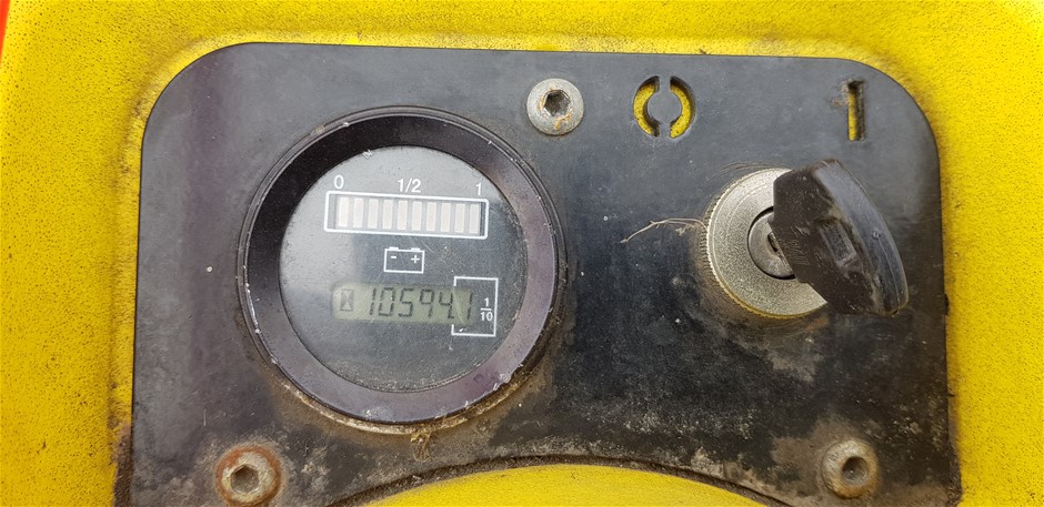 25cm x 25cm AAA Top Grade Bottle Green Nappa Lambskin Piece, Remnant Skin,