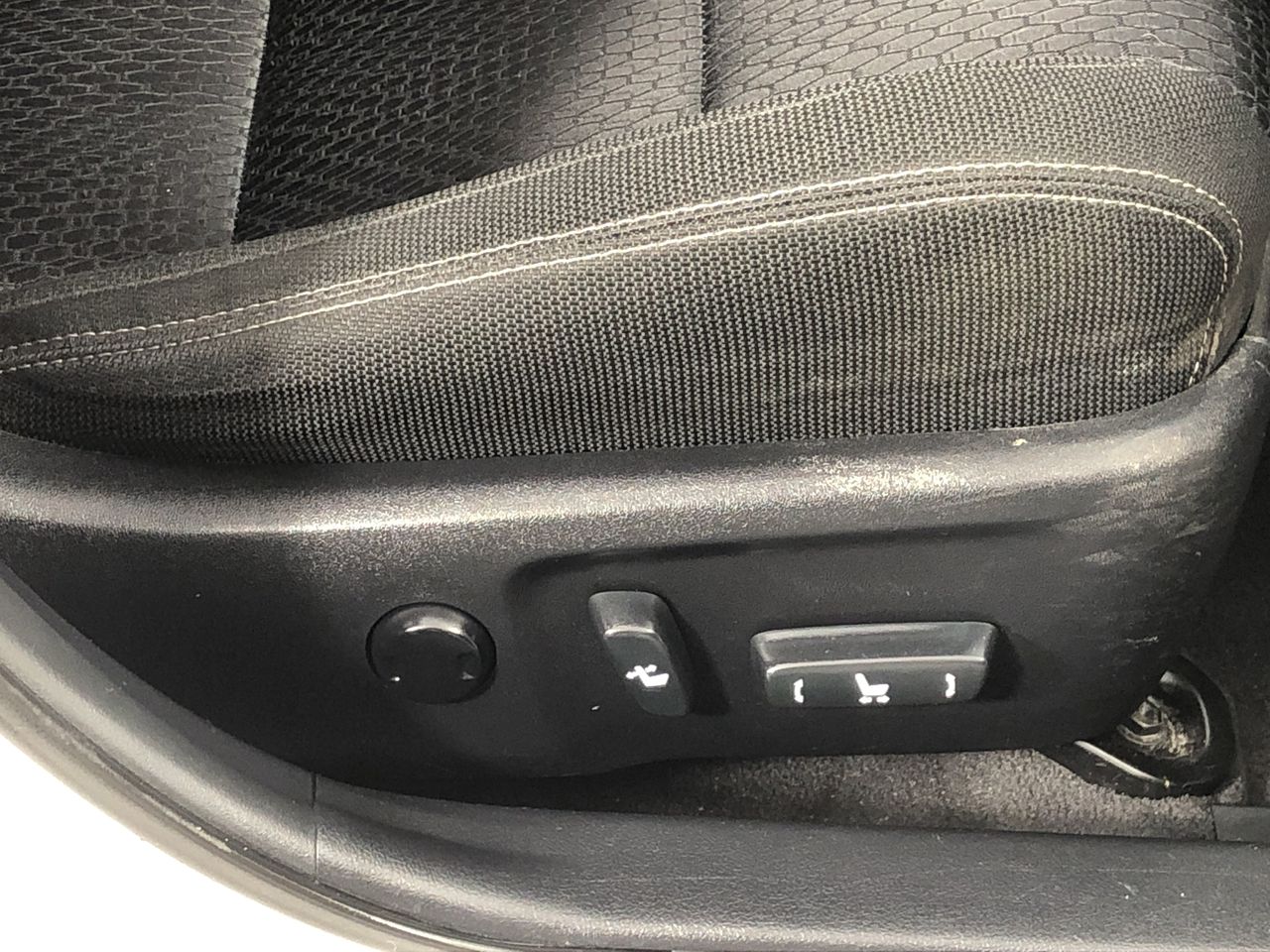 By The Vineyard Mixed Pack Pinot Grigio & Chardonnay (12x 750mL). SEA.