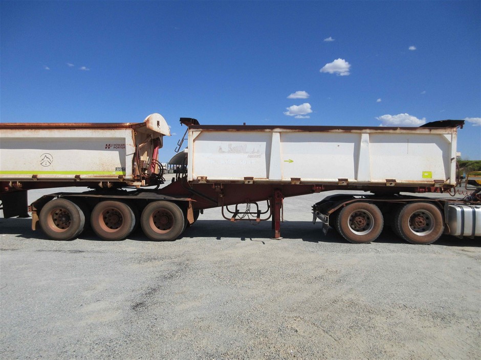 PHILIPS Oscillating Tower Fan 5000 Series, 105 cm, Dark Grey, Model CX5535/