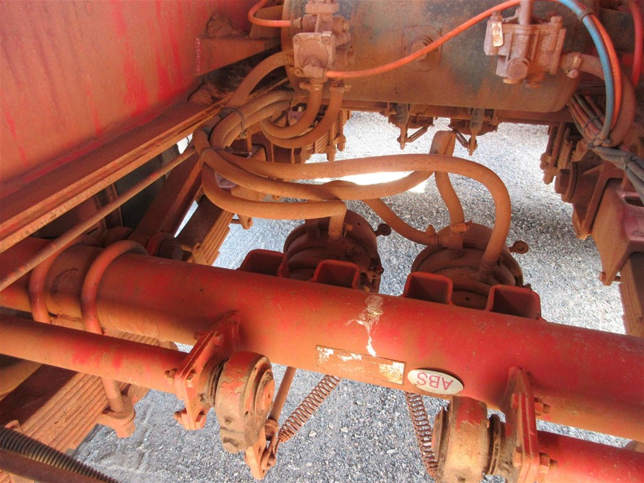 INSTAHUT 3M Cantilevered Outdoor Umbrella, Octagonal, Beige.