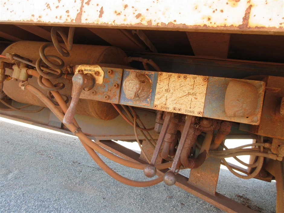 PHILIPS Oscillating Tower Fan 5000 Series, 105 cm, Dark Grey, Model CX5535/