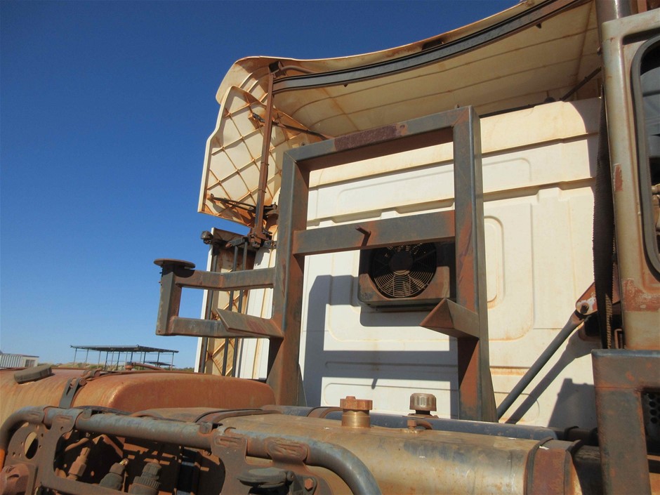 VIOLET LINEN Vinyl Lace Betenburg Design Tablecloth, Whit,e 60" x 90" Oblon