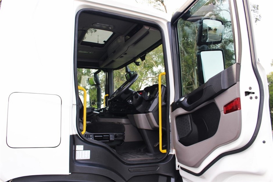 2 Monkeys Semillon Sauvignon Blanc 2025 (12x 750mL) SEA