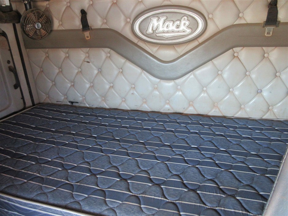 Melbourne Cru Shiraz 2021 (6x 750mL) Heathcote