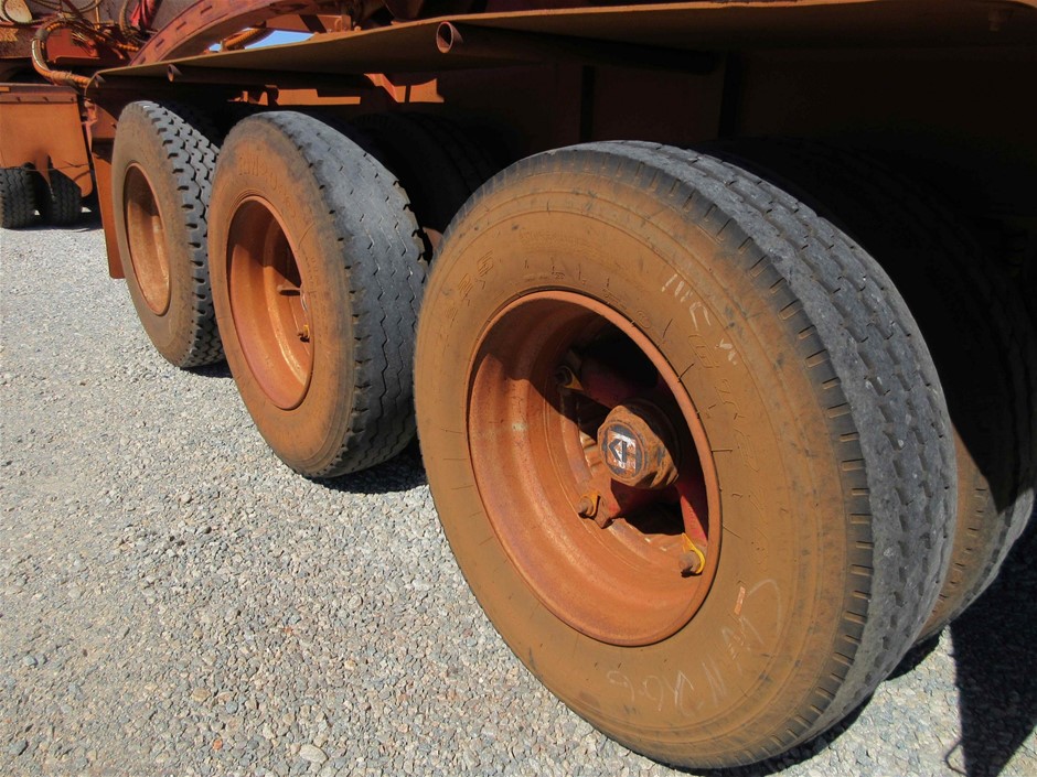 3.40ct Columbian & Dia. 1.12ct Twenty Eight Stones G/SI Earrings