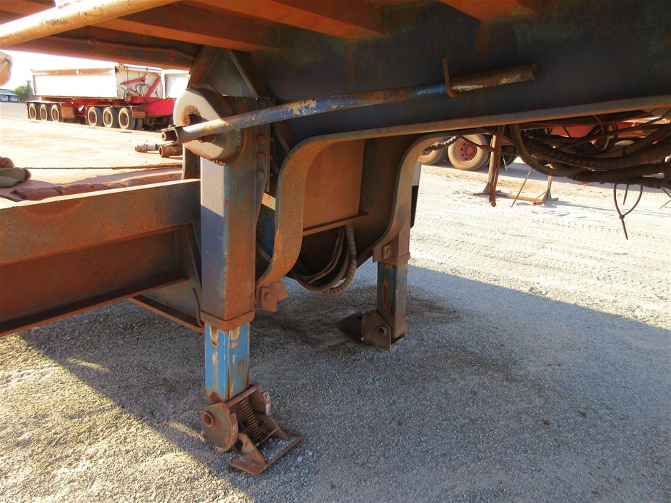 2 x 2XU Men's High Performance Power Shorts, Size XS, Black/Blue.  Buyers N