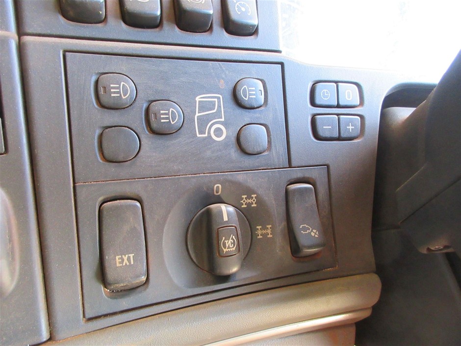 RIP CURL Men's Classic Surf Check Short Sleeve Shirt, Size XL, Bone. RRP: $