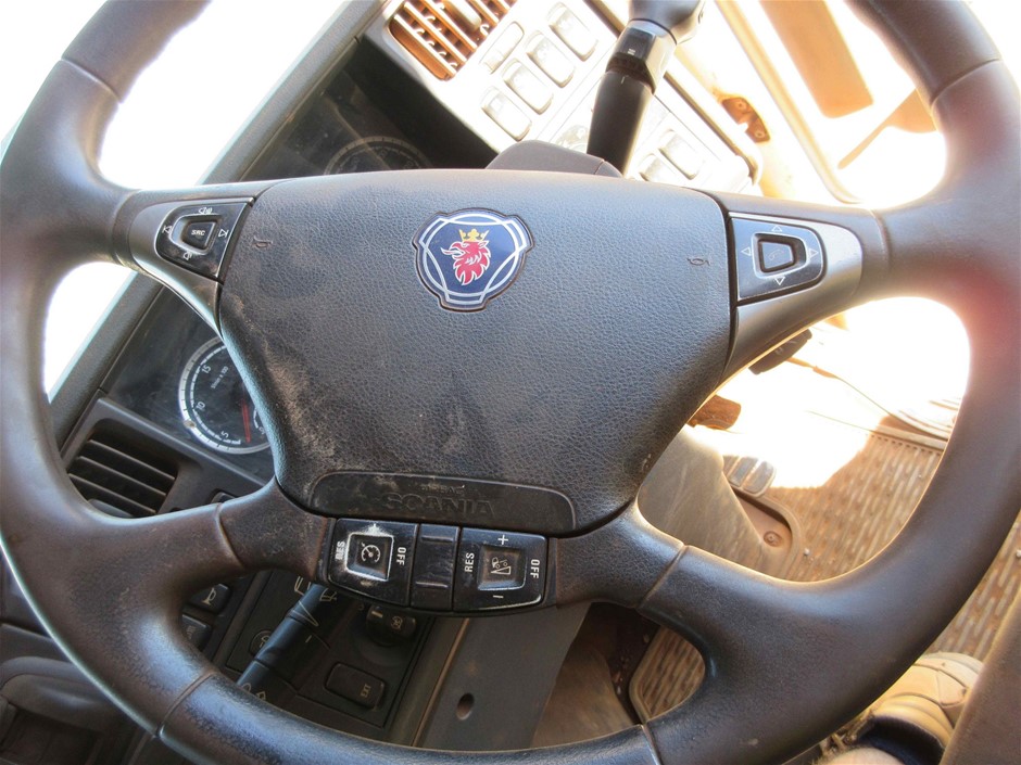 5 x 2XU Women's High Performance Power Compression Tights, Size M, Black/Re