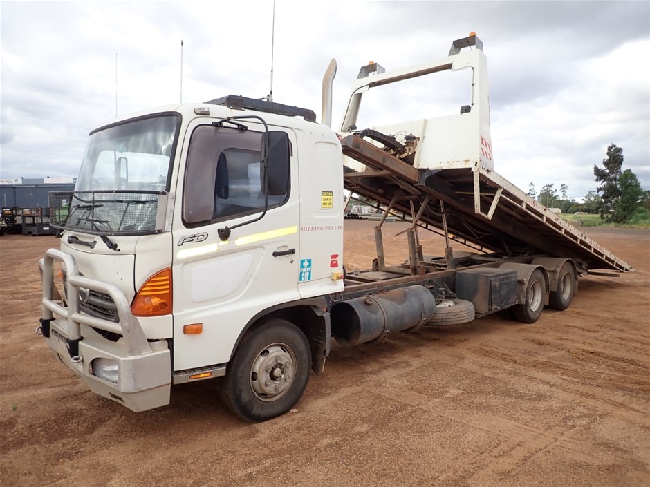 CALVIN KLEIN Men's Colorblocked 7" Swim Shorts, Size XL, 100% Polyester, Hi