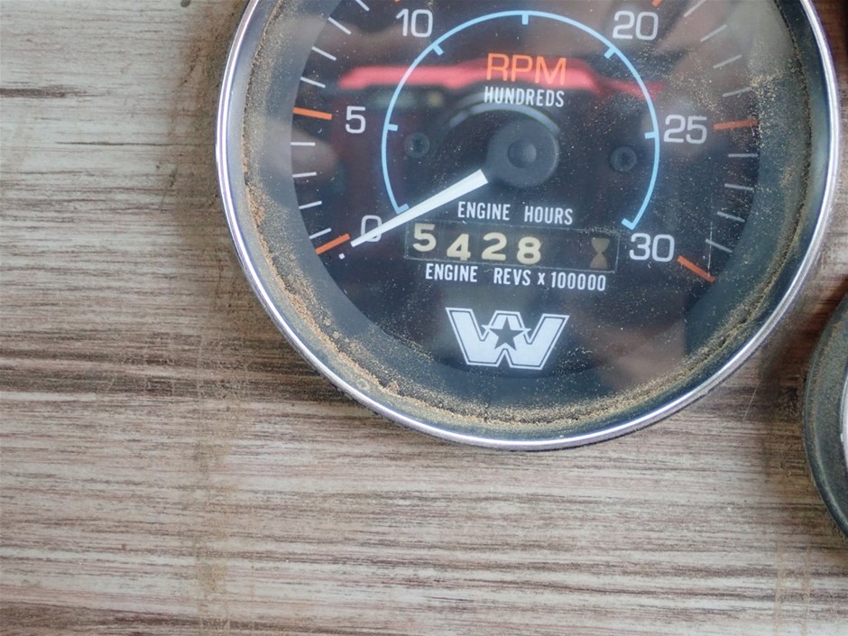 2 x 2XU Men's High Performance Power Shorts, Size S, Black/Orange.  Buyers