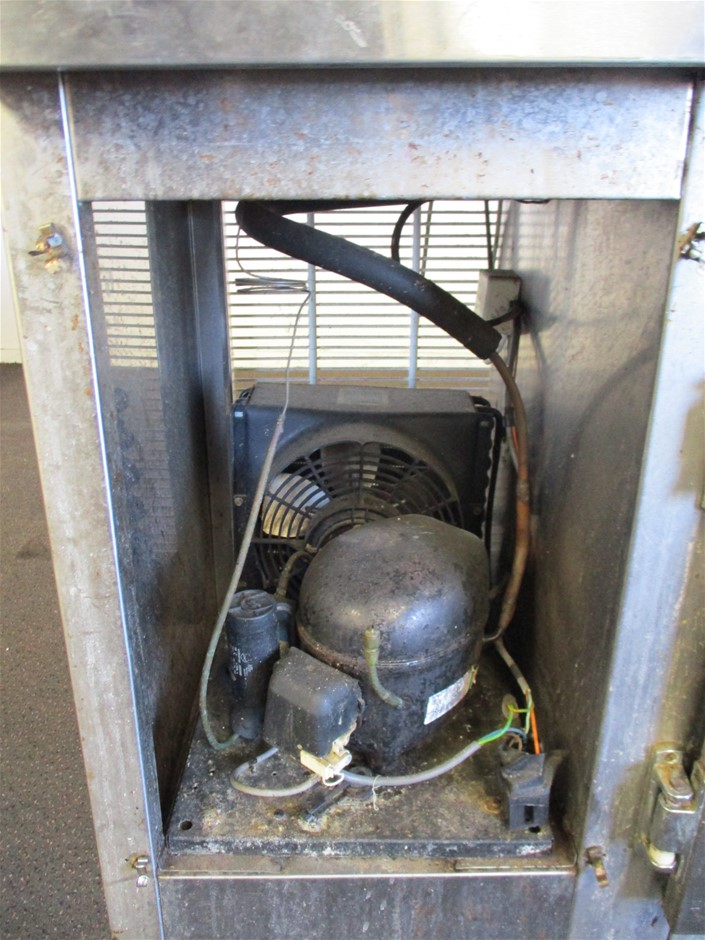 PHILIPS Hue ST72 B22 White Ambiance Filament Bulb.