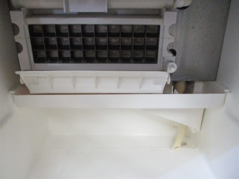 Bromic CF0700FTFG-NR Mobile 675L Flat GLS 7ft Chest Freezer