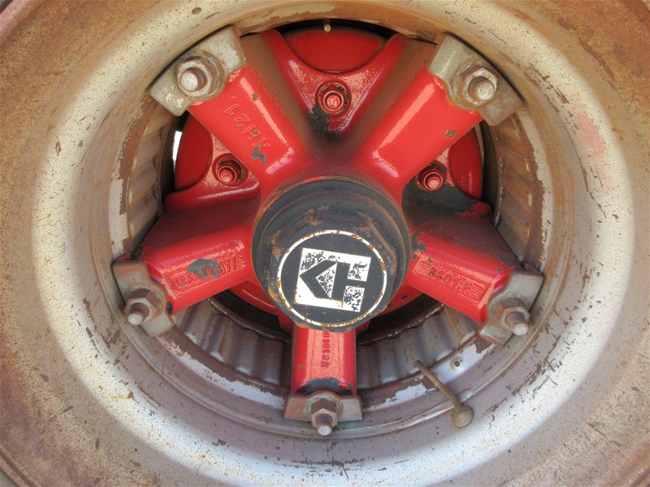 Quantity of 1 23.5-25 Earthmoving Tyre (Unused)