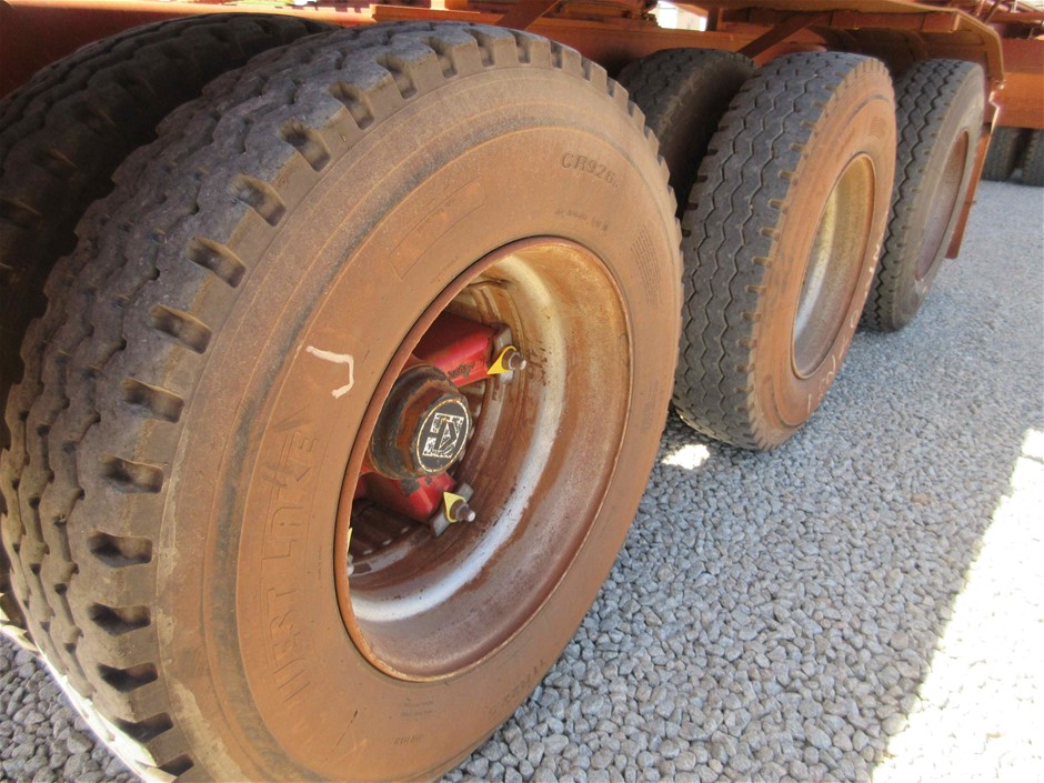 Quantity of 4 20.5-25 Earthmoving Tyres ( Unused)