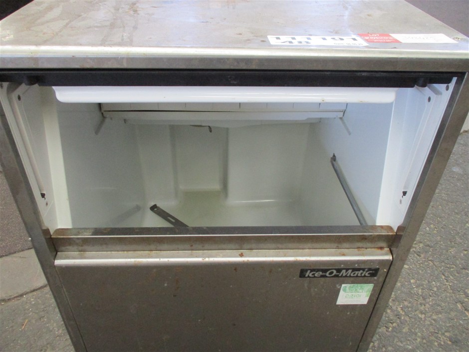 Waterproof  Watch Barrel Shaped Transparent Quartz Watch Popular