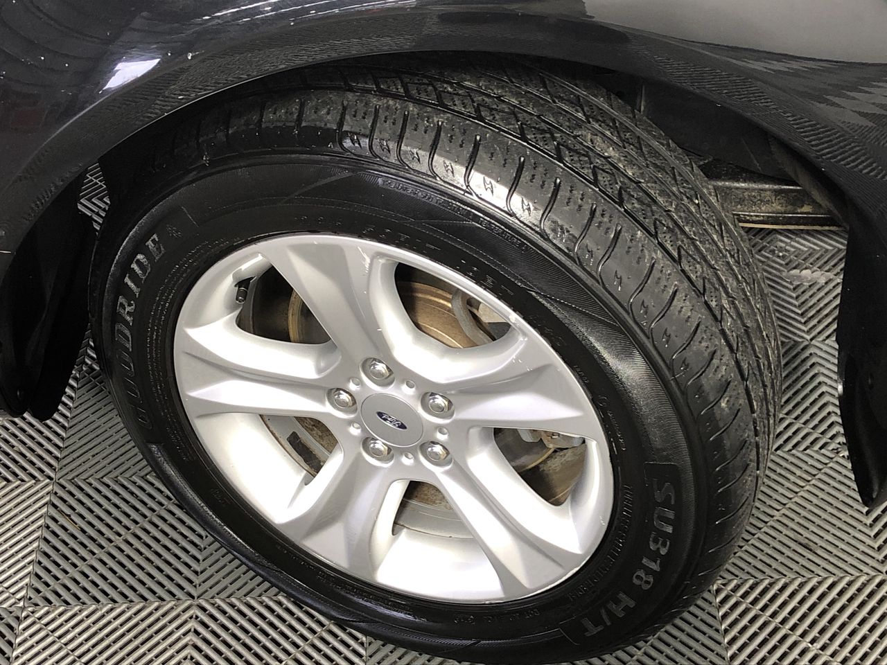 7-8mm White Pearls & Gold Plated Rhinestone Stretch Bracelet.