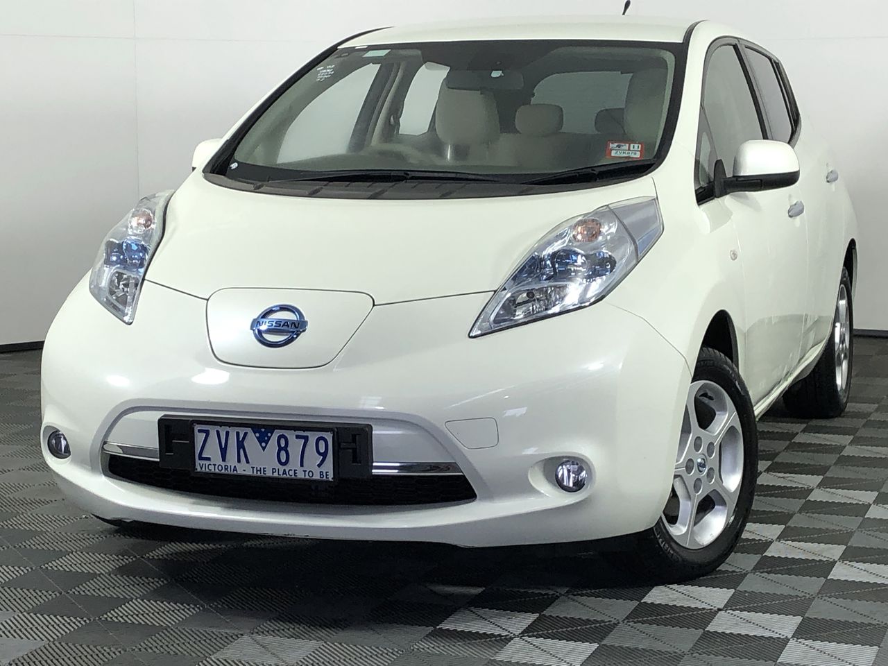 7-8mm White Pearl & White Baroque Pearl Glam Pendant.