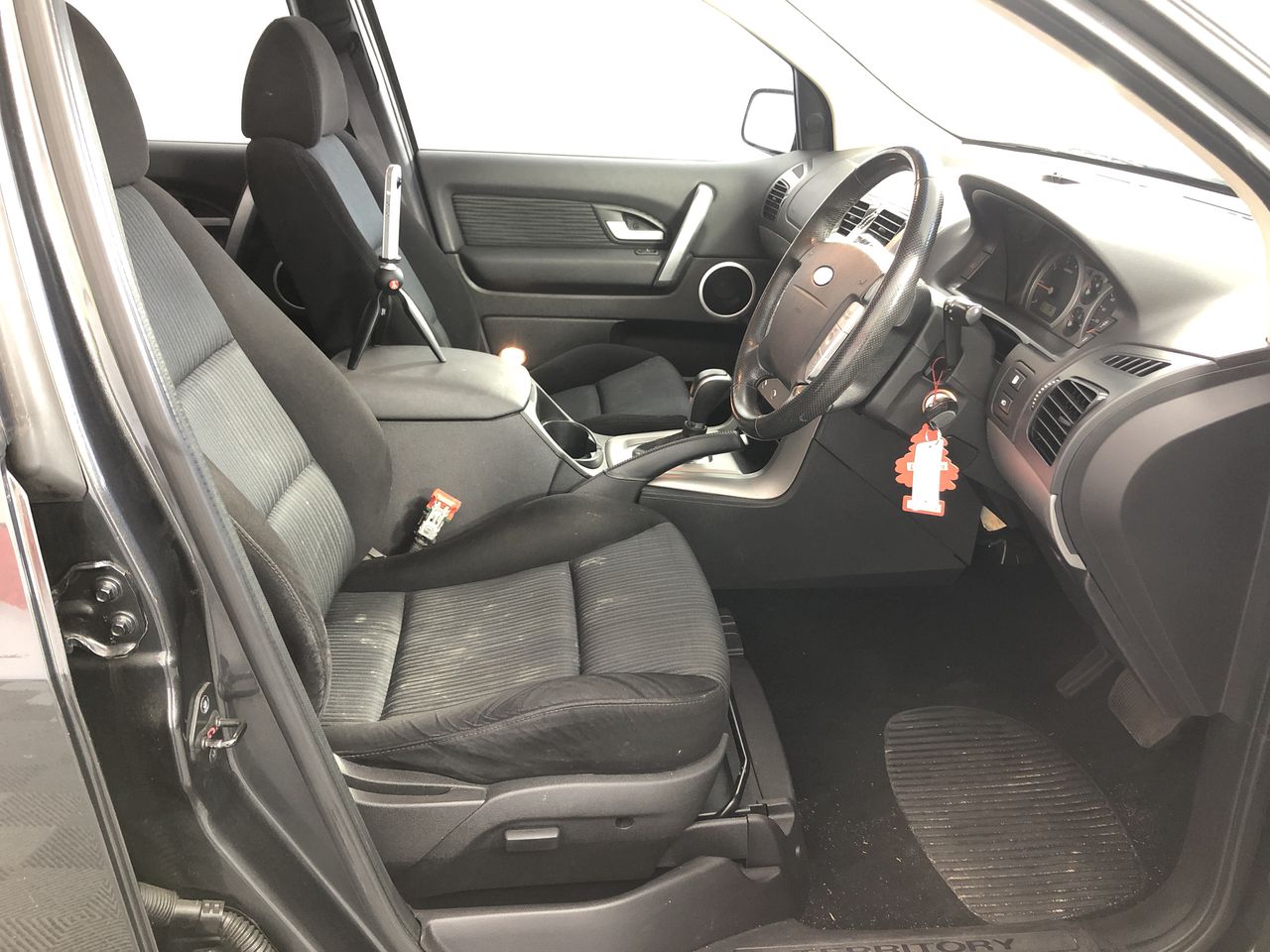 Quantity of 1 17.5-25 Earthmoving Tyre ( Unused)